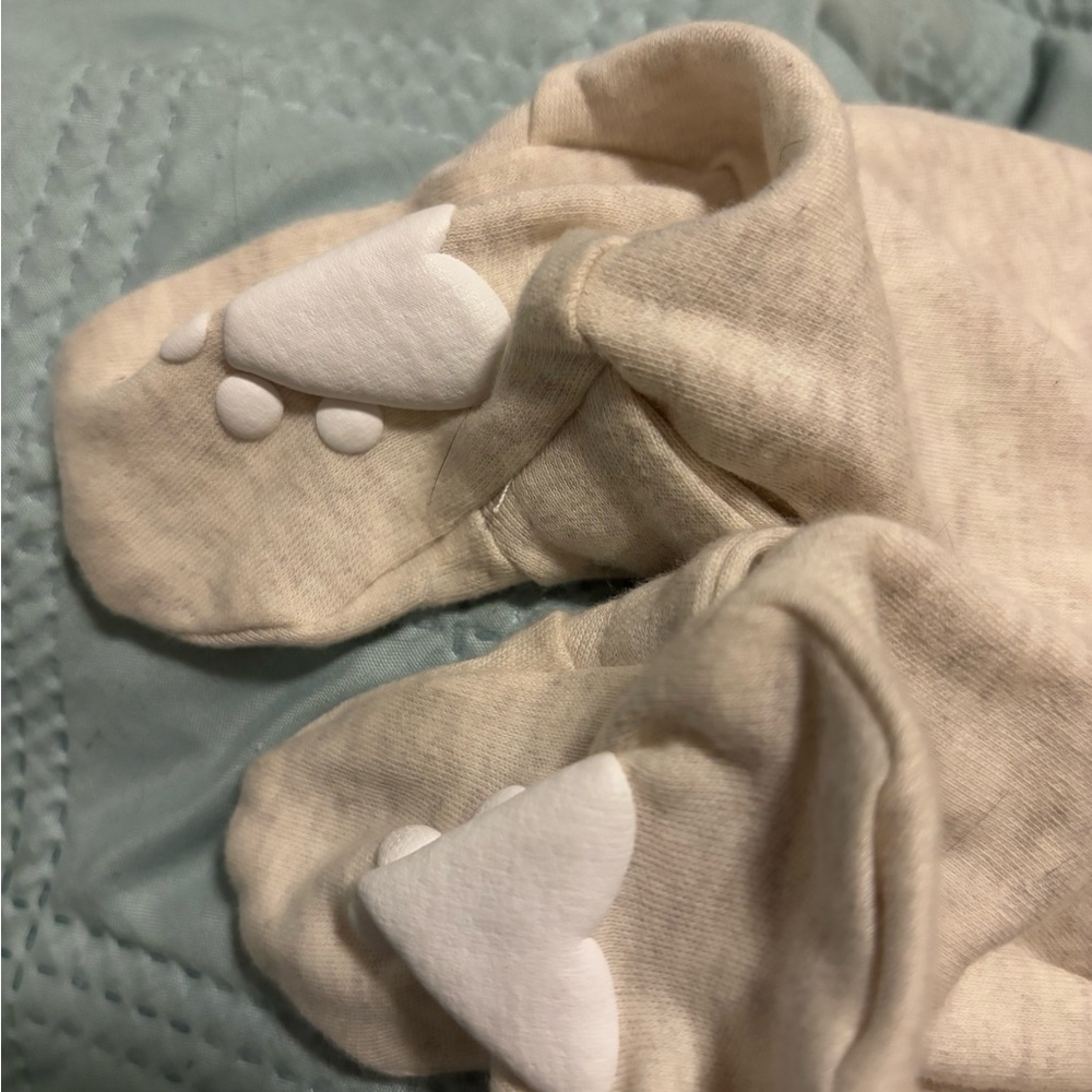 GUESS Kids Gray/Beige One Piece Sleeper with Bear Design (0-3 Months) NWT - Picture 4 of 7